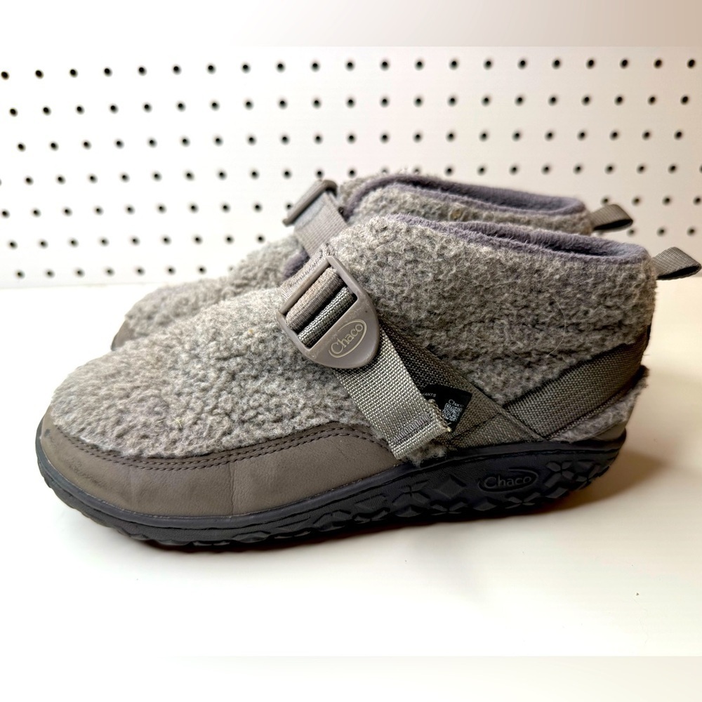 Chaco Kids Ramble Fluff Slippers Gray Size 5.5 Casual Loungewear Cozy Cabincore